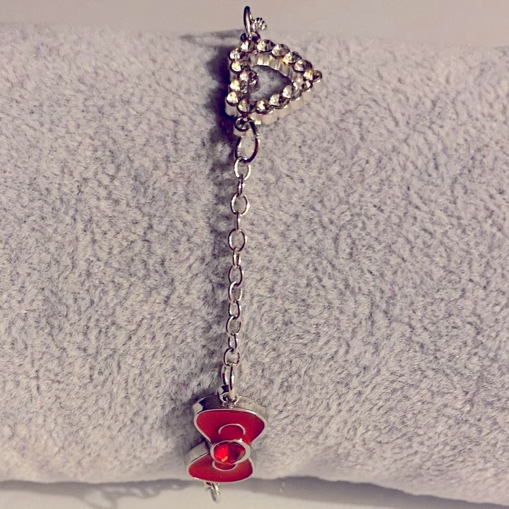 Bracelet, Rhinestones, Heart, bows, Silvertone, playful, Minnie Mouse​, NWOT - Picture 6 of 13